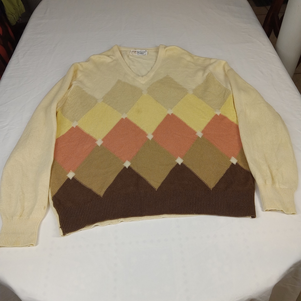 Pringle Scotland Vintage V-Neck 100% Cashmere Sweater - Yellow, Size Medium